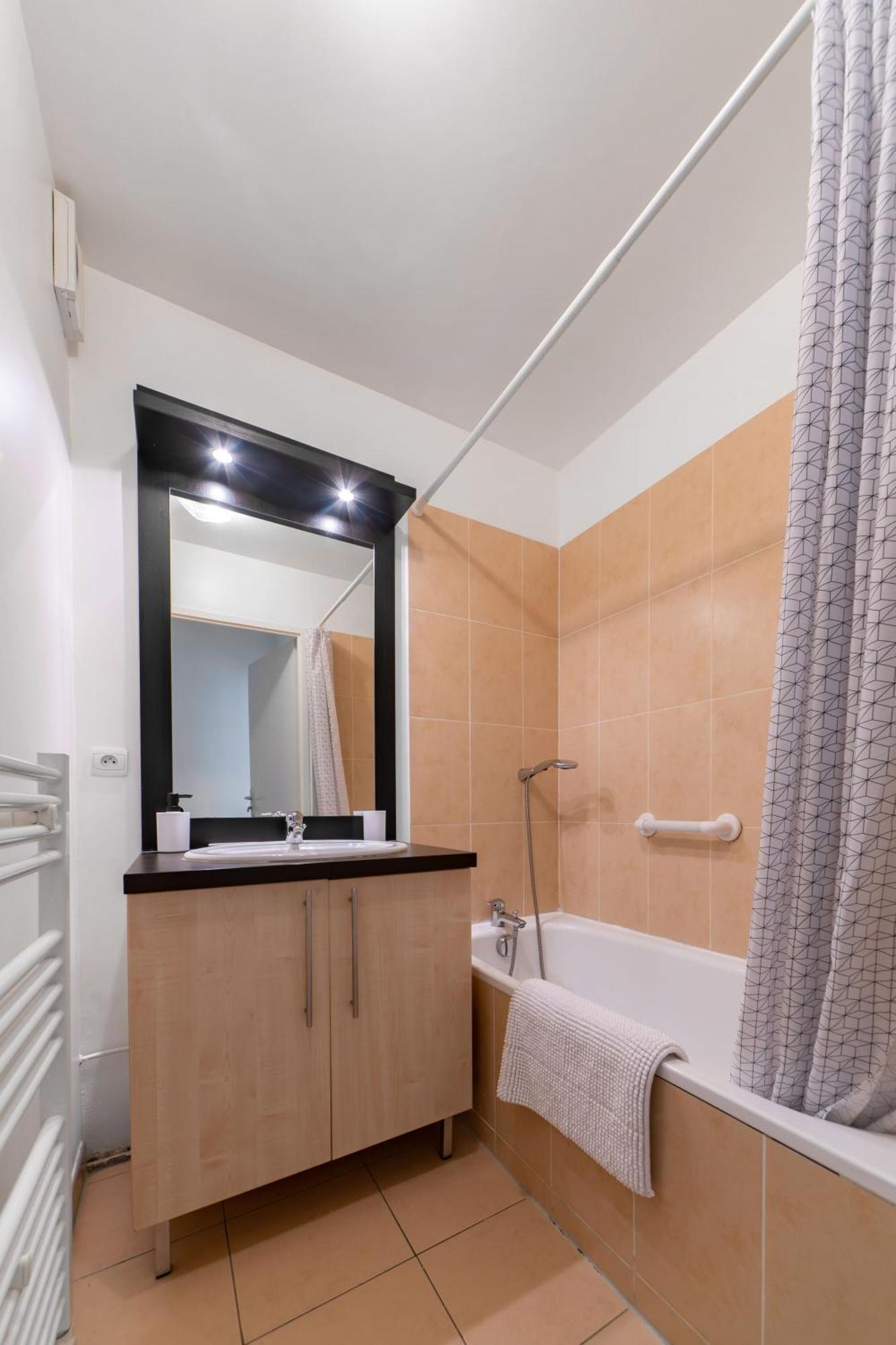 L'Eugenie - Appartement Design & Confort En Centre-Ville Виши Екстериор снимка